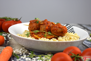 Гъбена яхния с пуешки кюфтенца и билков кафяв ориз - Вкусната Игра