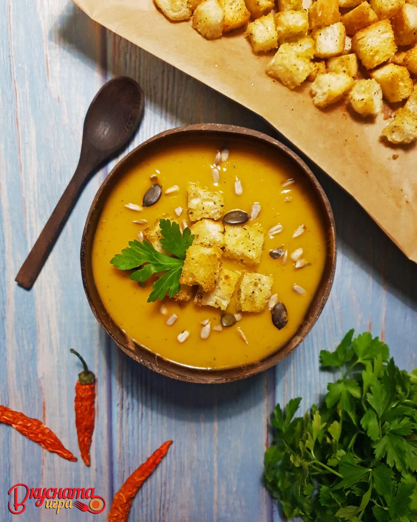 Лесна и икономична крем супа от картофи с естрагон и ароматни чеснови крутони. Рецепта от рубриката "Четинри сезона" - рецепти до 5 лв.